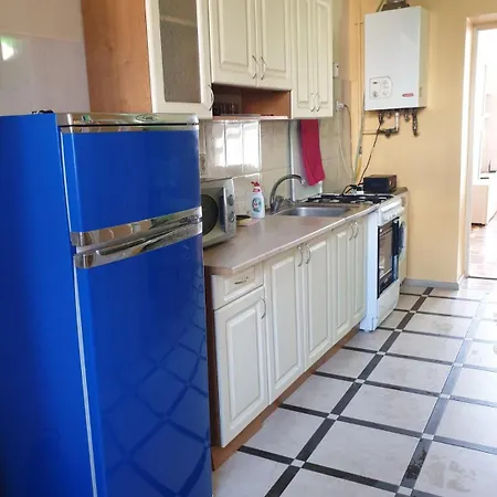 Apartment On Lysenka 27 *